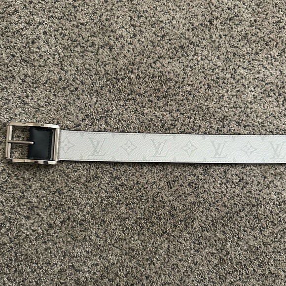 Reversible Louis Vuitton Belt - Picture 2 of 7